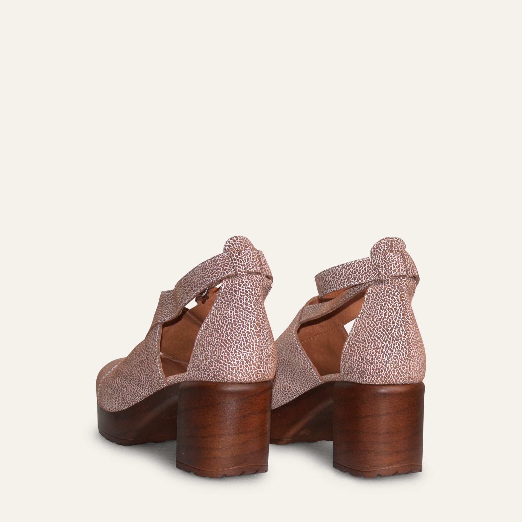 Calou brown leather blogs back