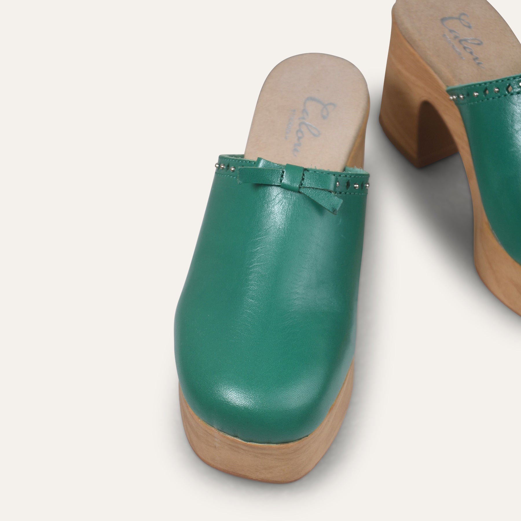Calou Green leather clogs with flex-soles detail