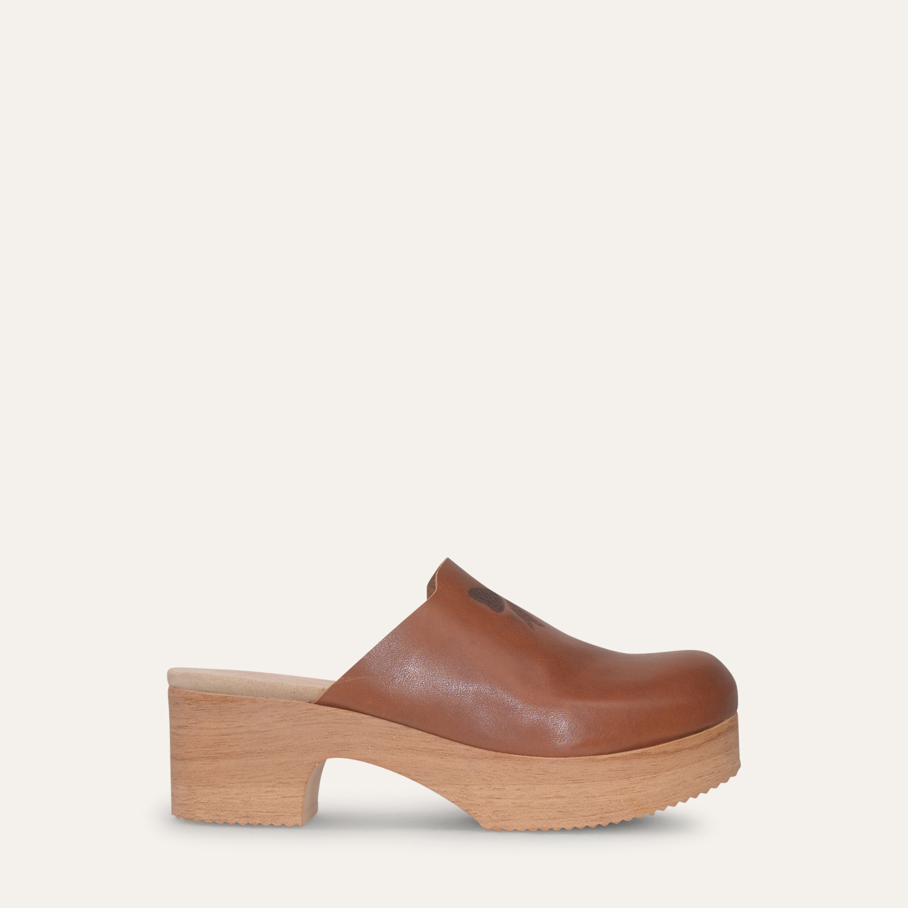 Calou brown clog with decorative bow, side