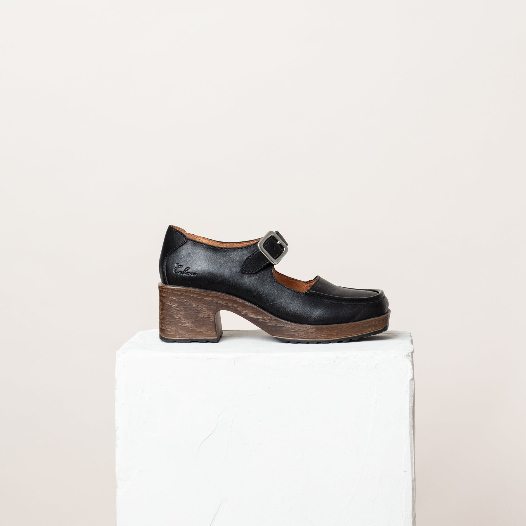 Iwa Black
