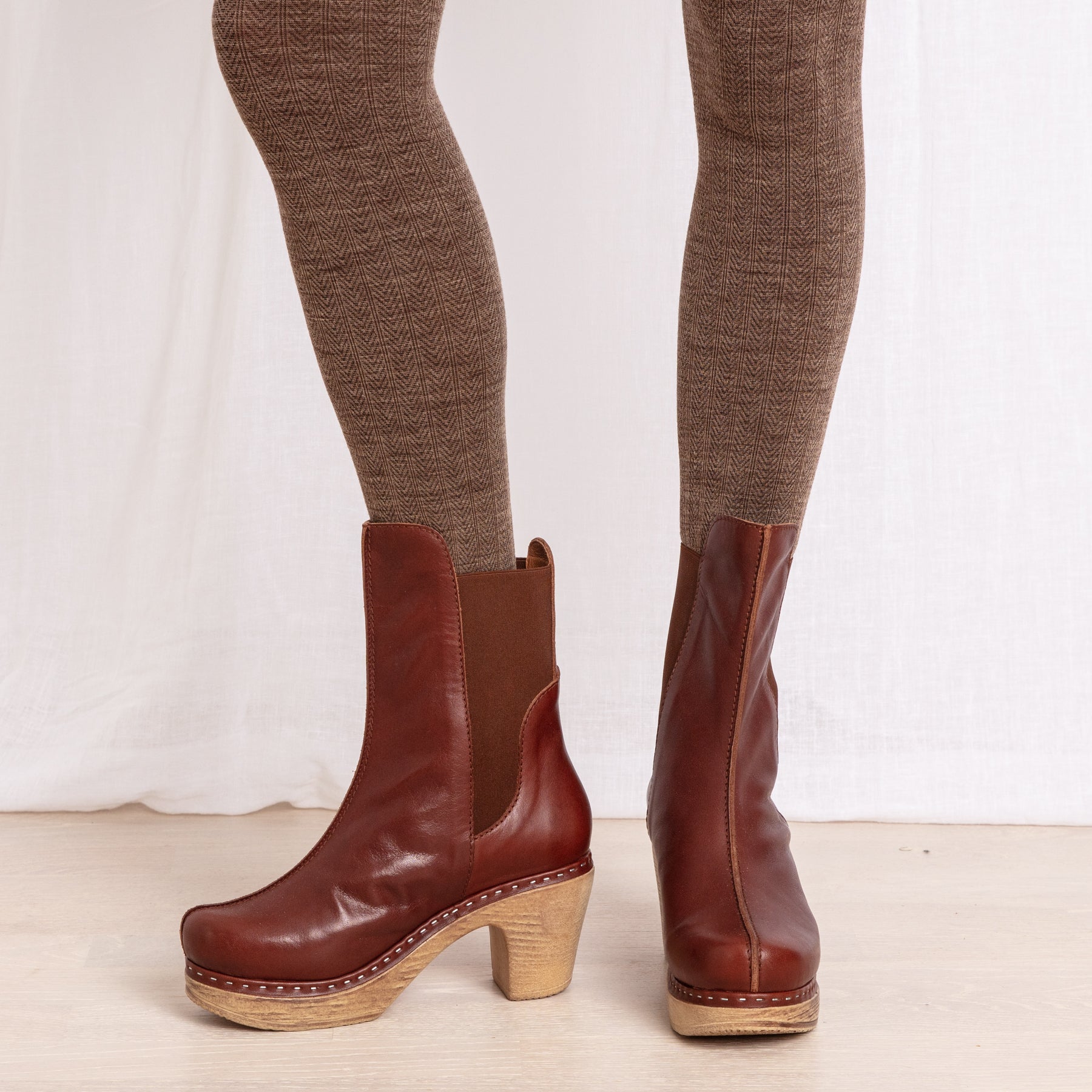 Leia cognac leather clog boots on model Calou