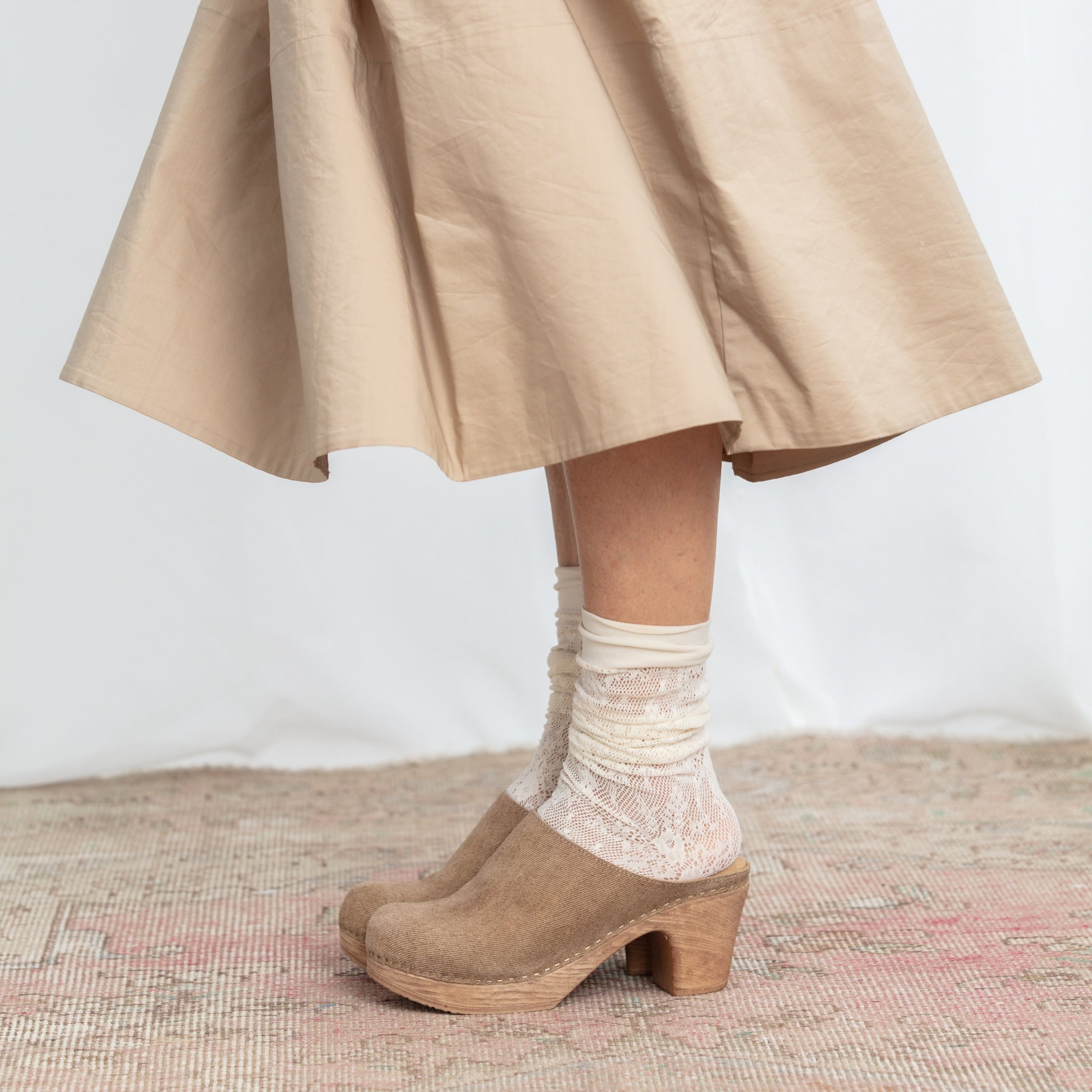 Lisa beige suede clog on model beige skirt Calou Stockholm