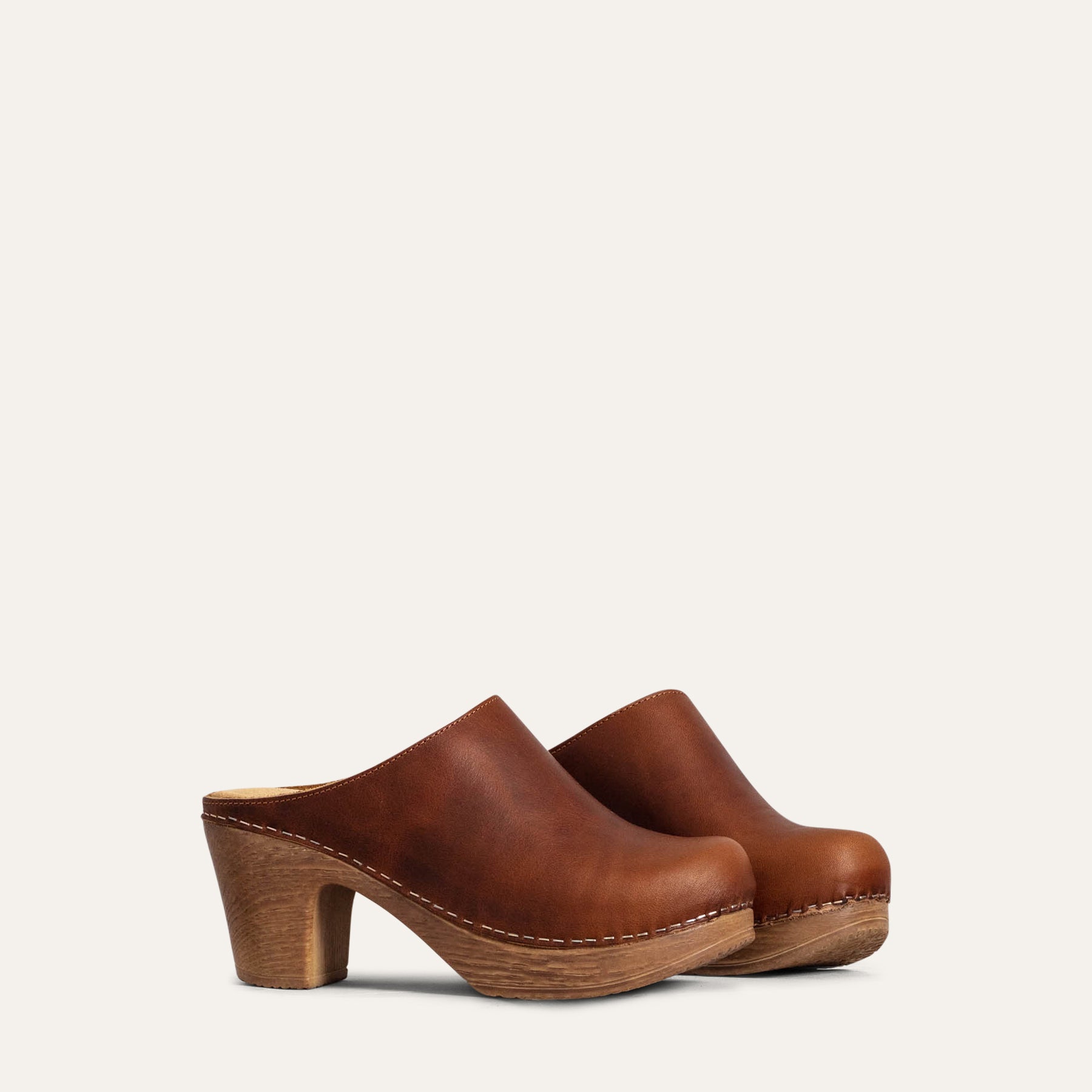 Calou Clogs: Stylish Comfort for Every Occasion