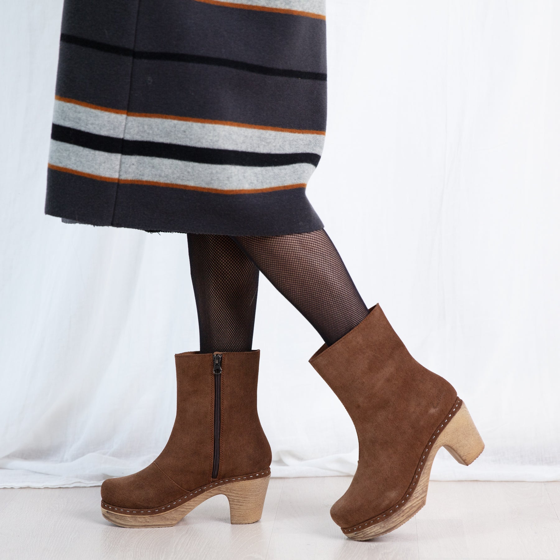 Molly brown suede clog boot on model, Calou Stockholm