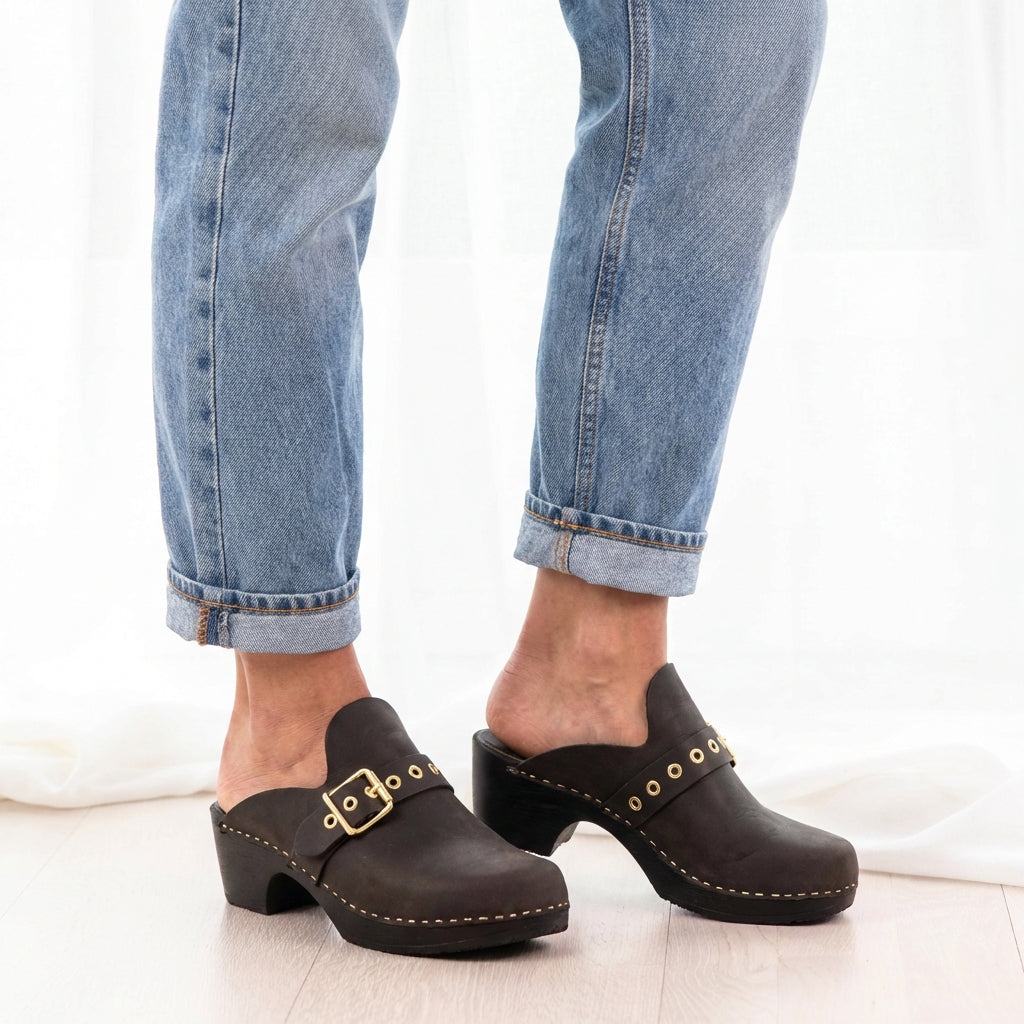 Calou Vanja black clogs on foot
