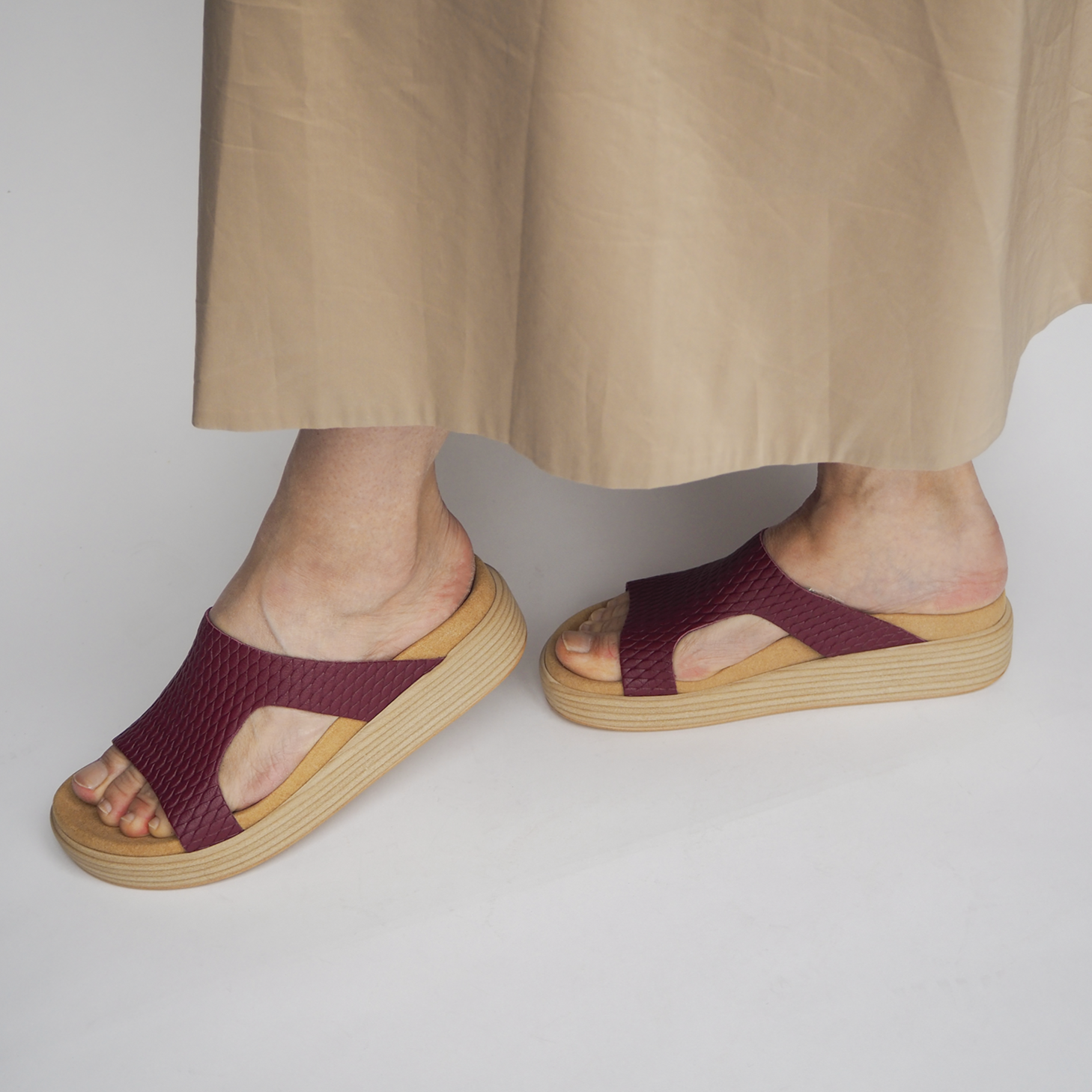 Lilian plum leather sandal on model Calou Stockholm