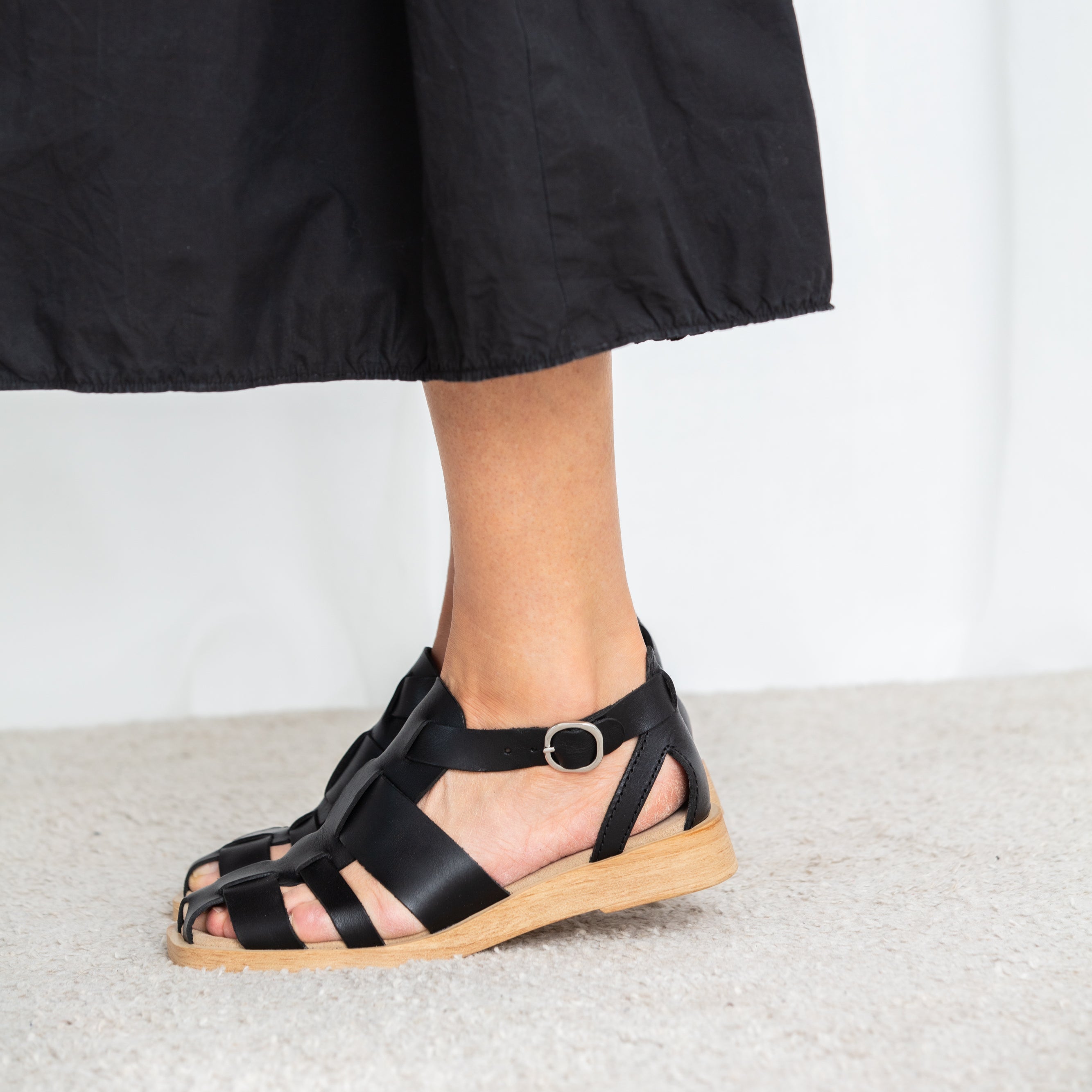 Marlene_black_leather_fsherman_sandals_on_model_Calou