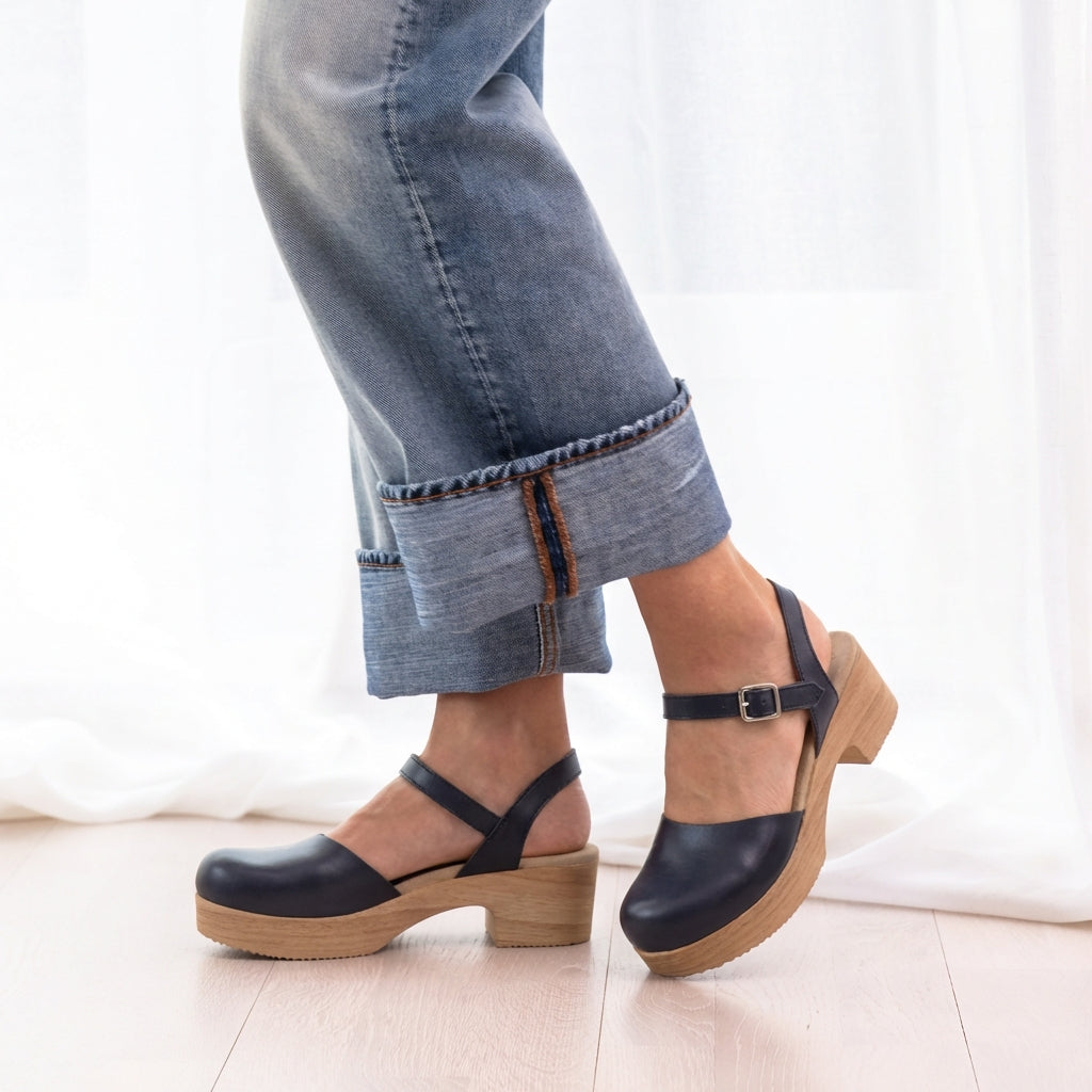 Calou Sara darkblue  leather flexsole Mary Jane clogs on foot