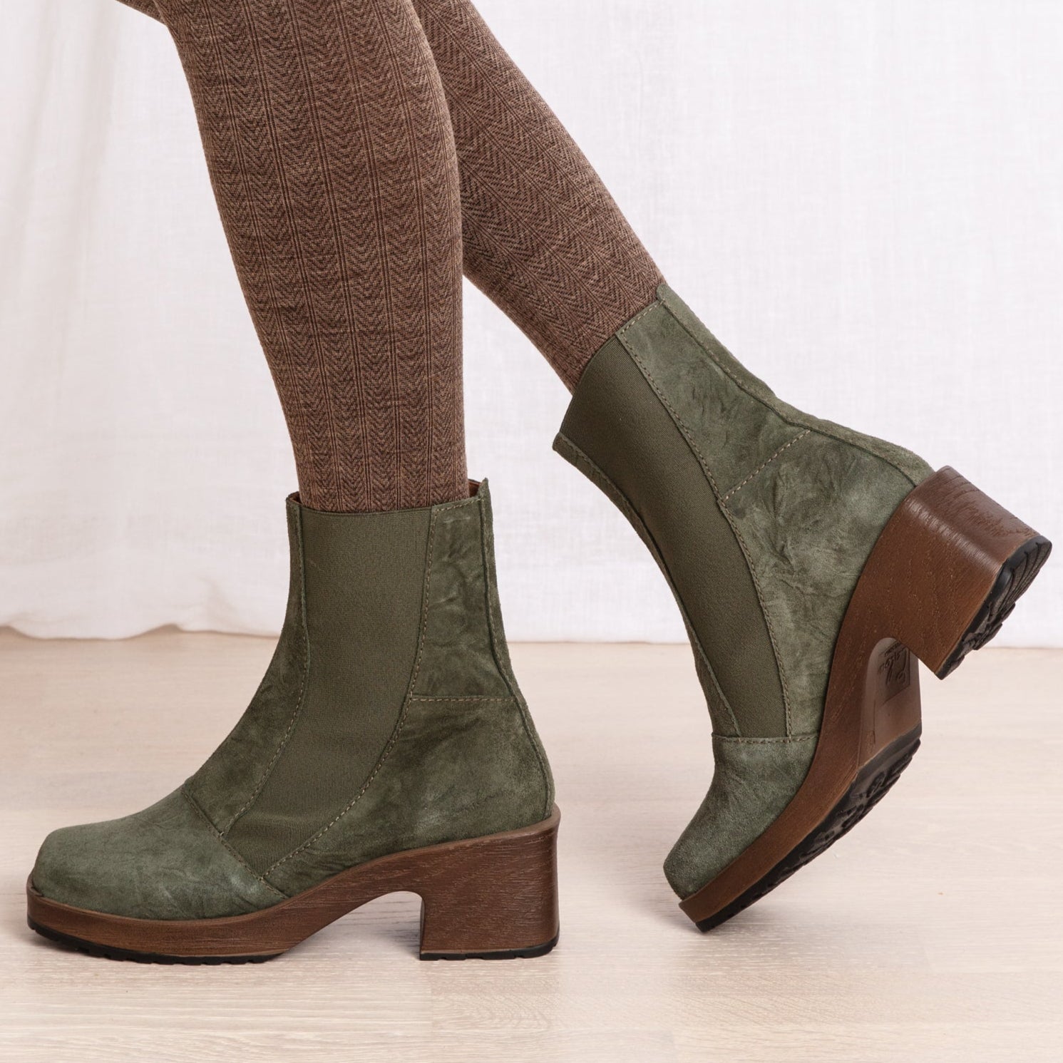 Signe green suede clog chelsea  boots on model, Calou Stockholm
