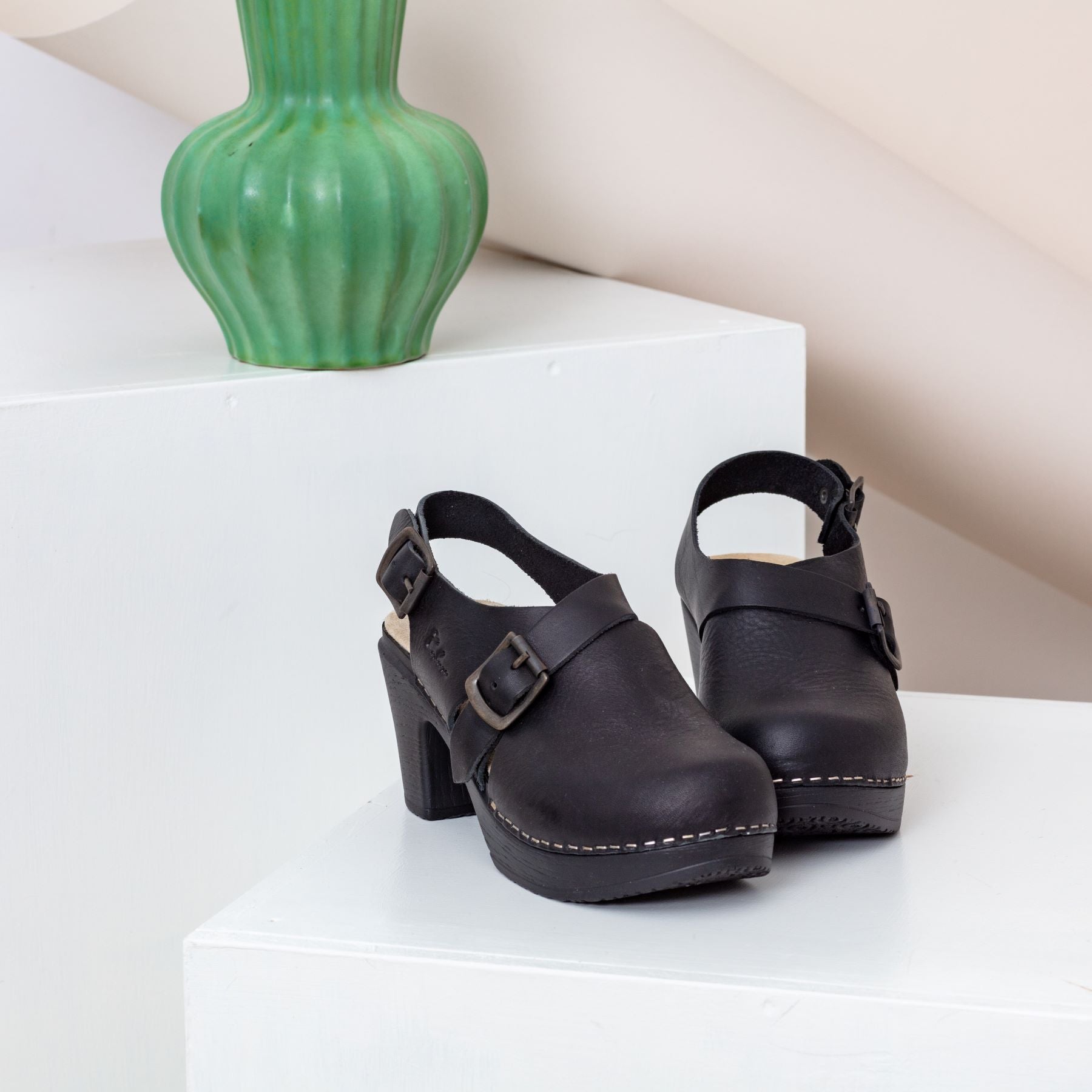 Astrid black leather clog Calou