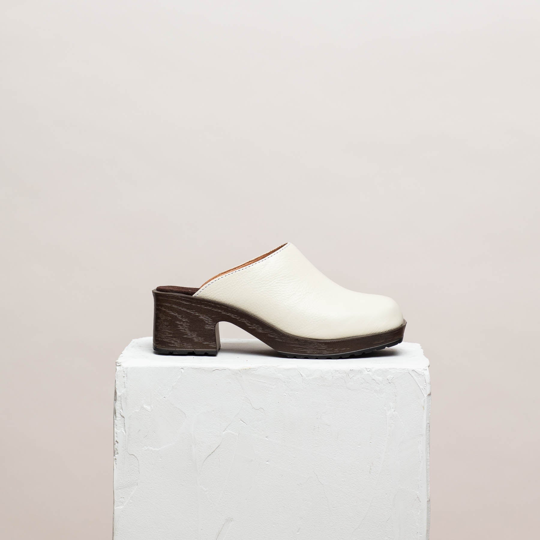 Edla Offwhite - soft clogs – Calou Stockholm