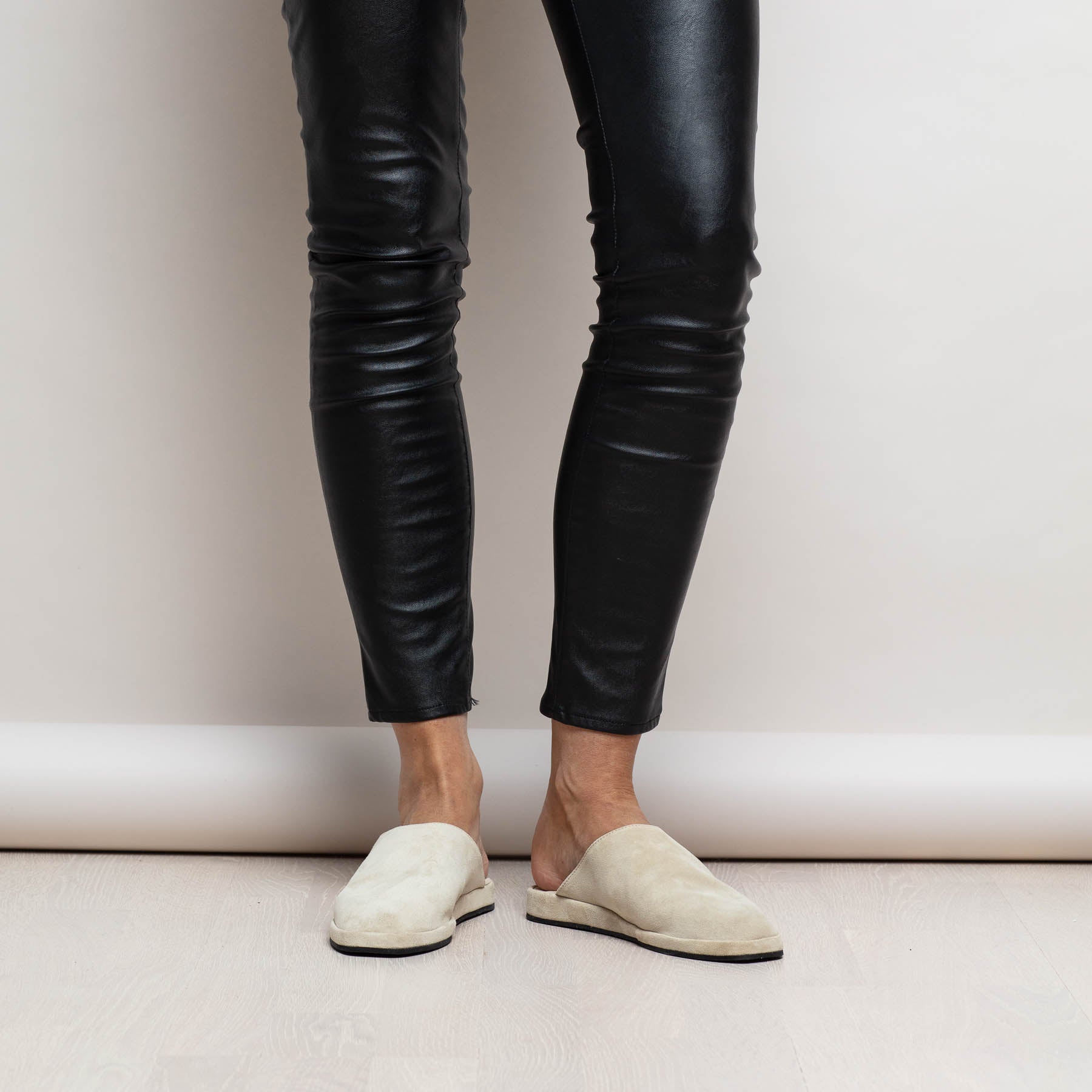 Tara offwhite suede slippers on model, Calou stockholm